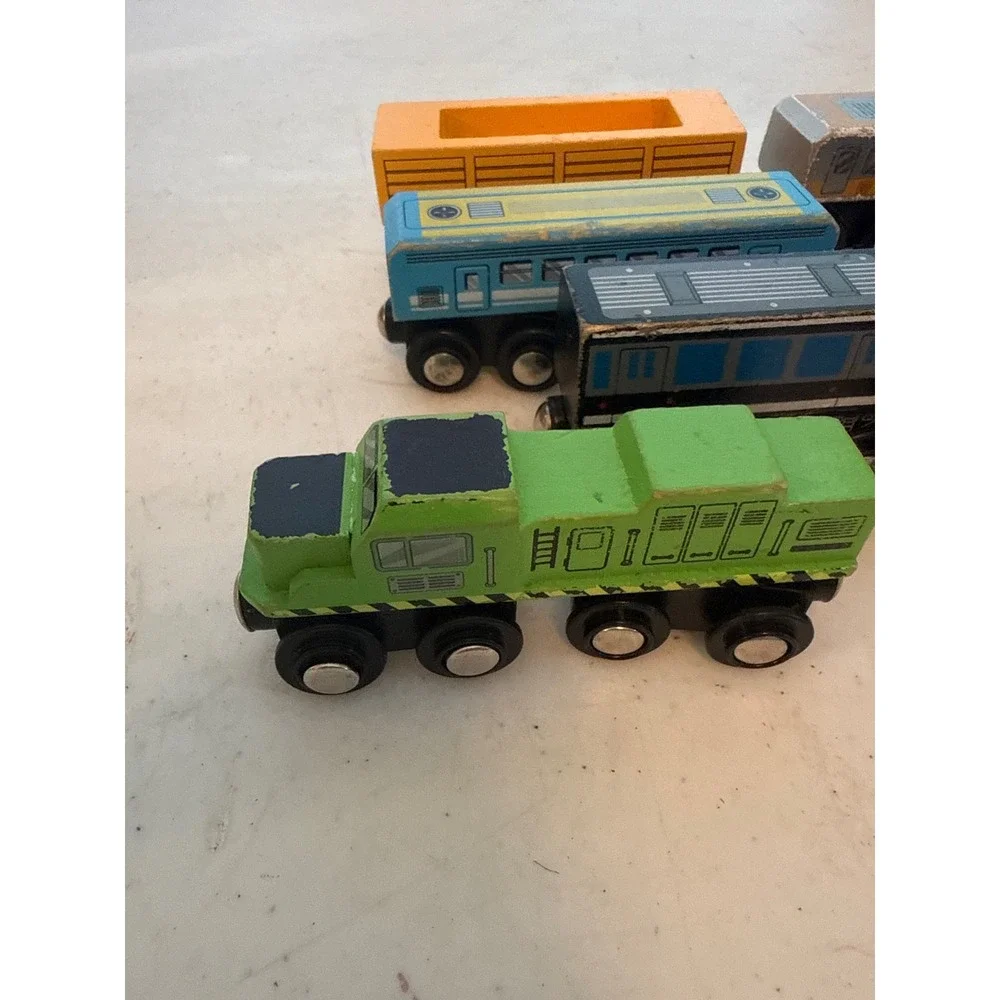 Wooden Magnetic Train Car Lot 8pc Construction Express Green Diesel Engine